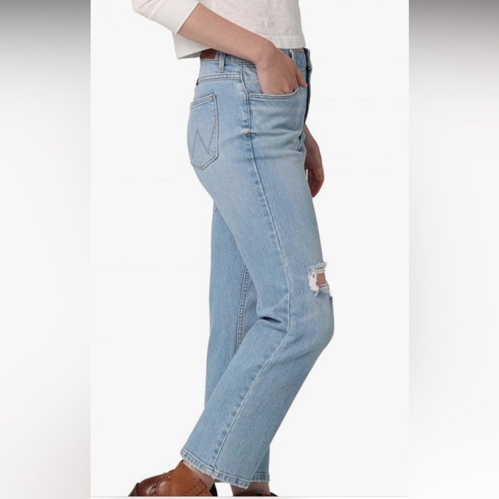 NWOT. Wrangler High Rise Straight Crop